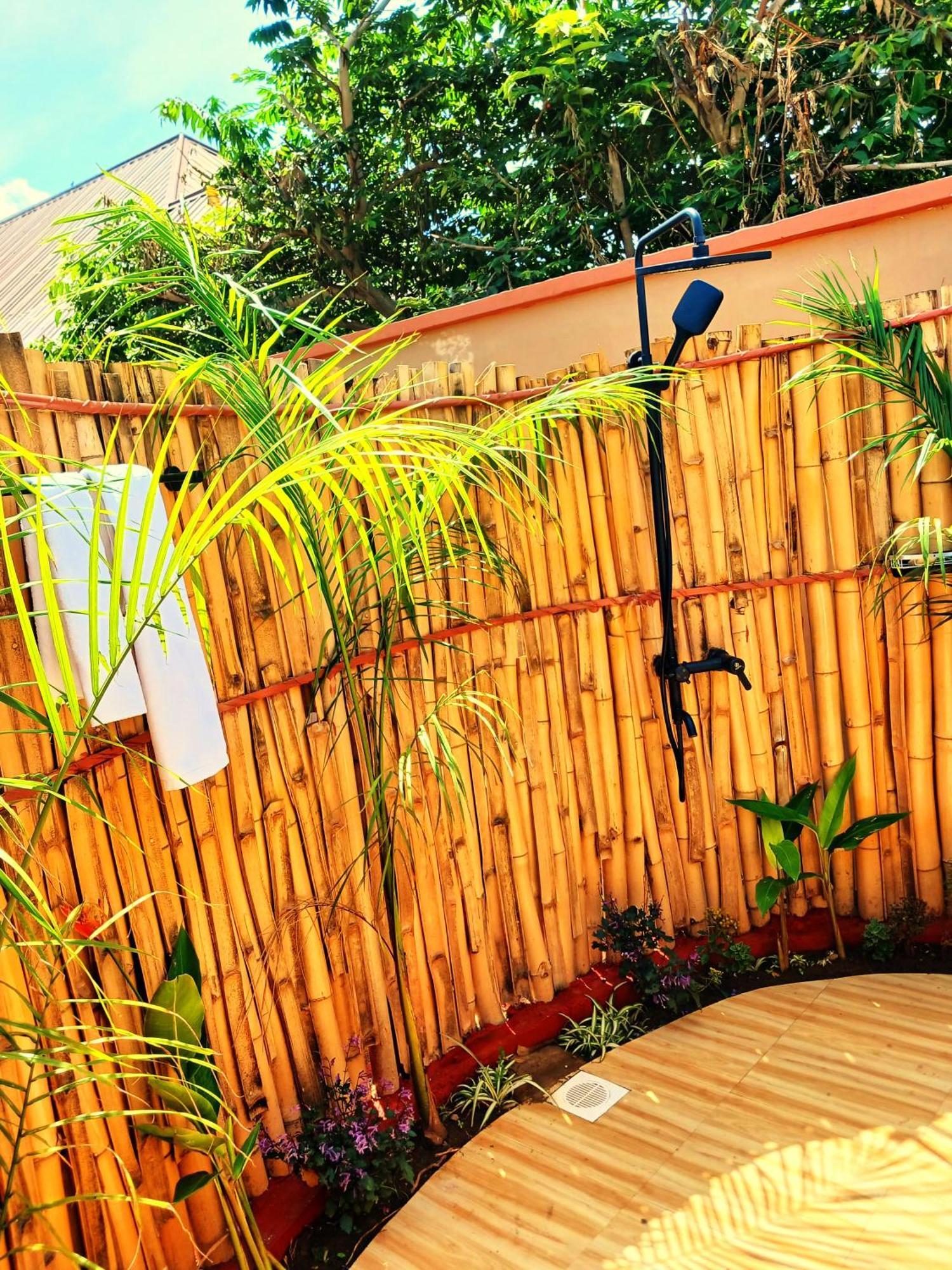 Bed and Breakfast Safi House Boma la Ngombe Exterior foto